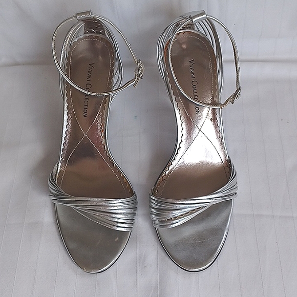 Vianni Collection Silver Leather Strappy Heels- Sz. 7 - Picture 4 of 14
